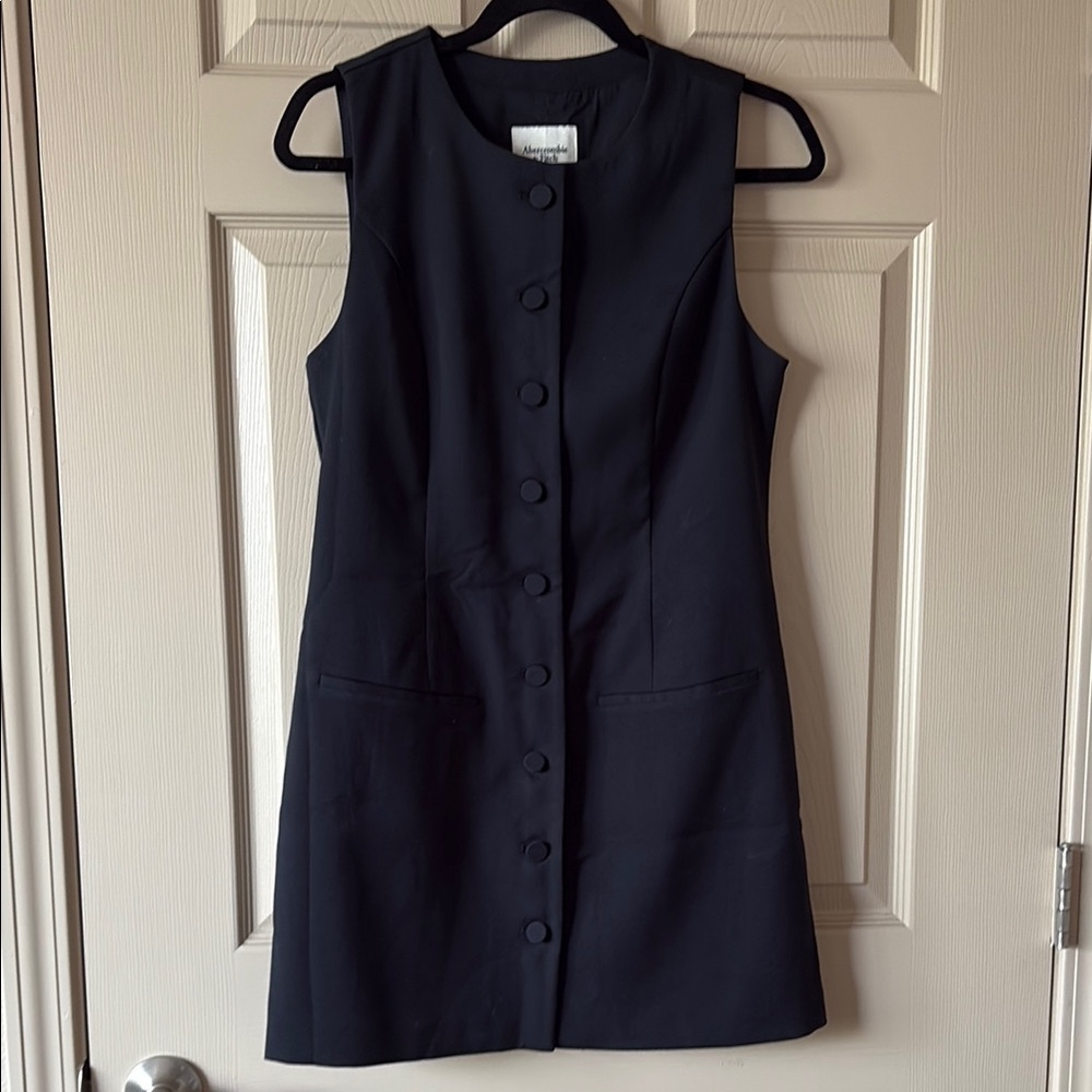 Abercrombie & Fitch Black Sleeveless Sheath Dress